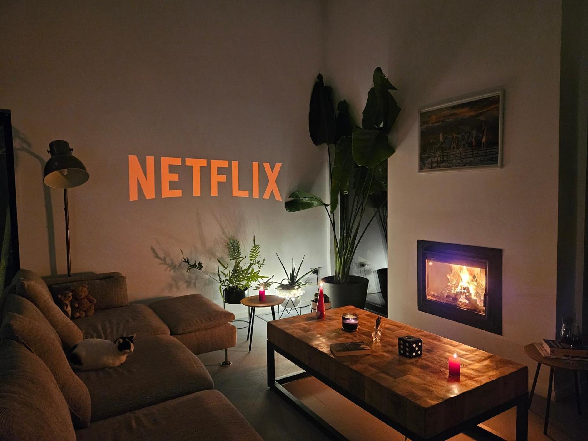 Black Walnut House With Indoor Outdoor Fireplace Izvoarele  Ngoại thất bức ảnh